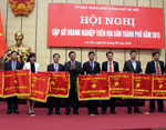 MIC nhận Cờ “Đơn vị xuất sắc trong phong trào thi đua” của Chủ tịch UBND TP Hà Nội trao tặng